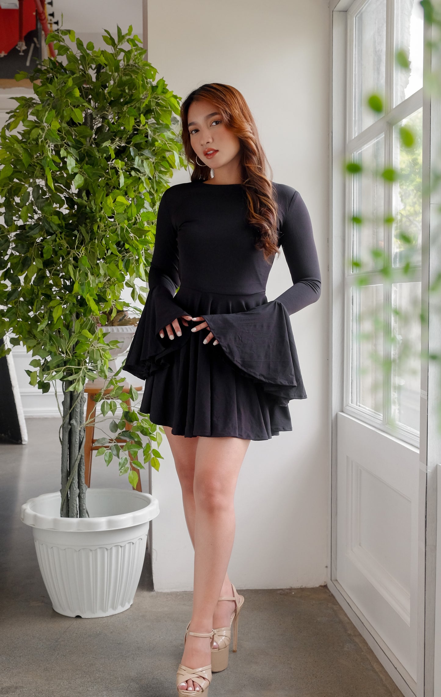 Longsleeved Backless Mini Dress