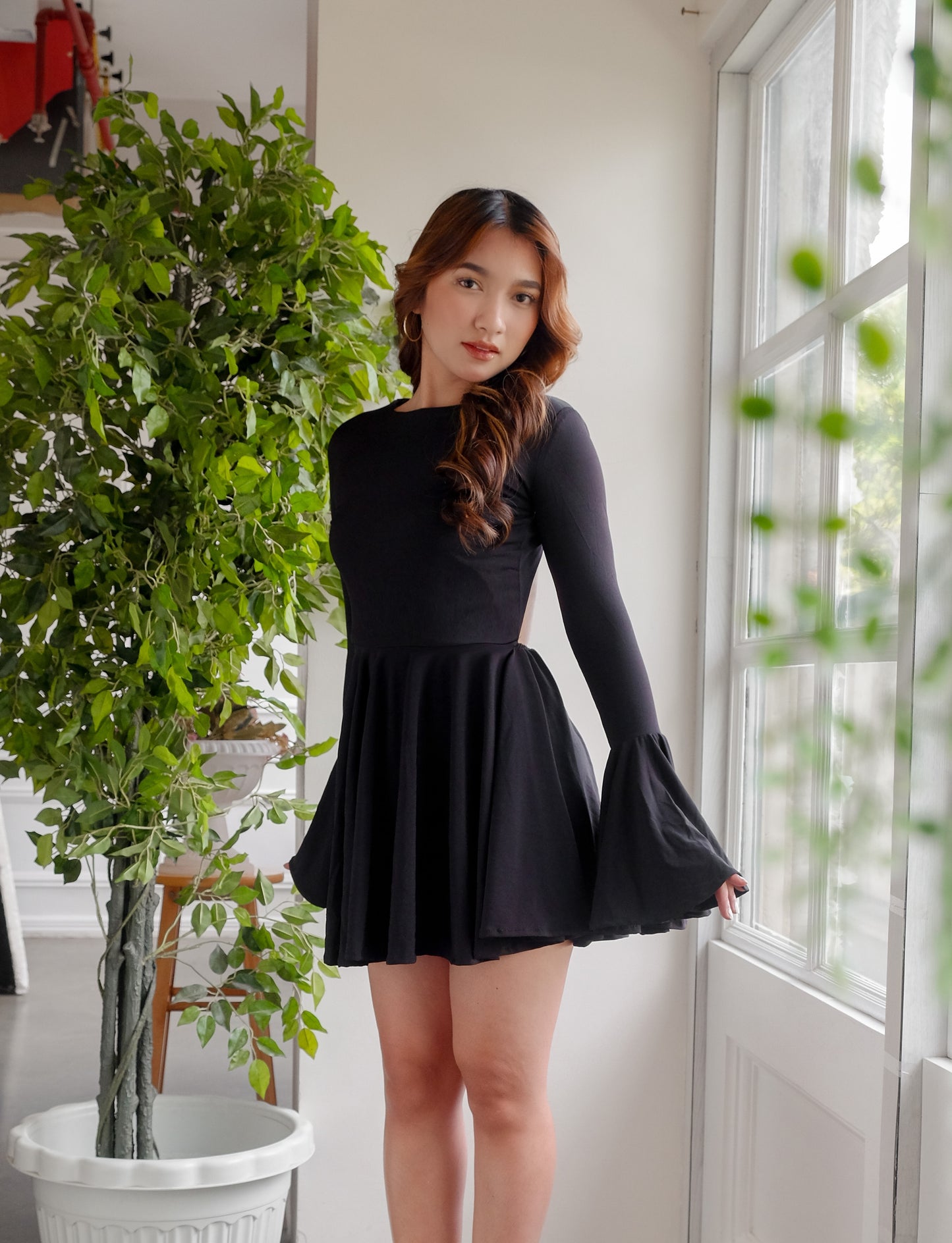 Longsleeved Backless Mini Dress