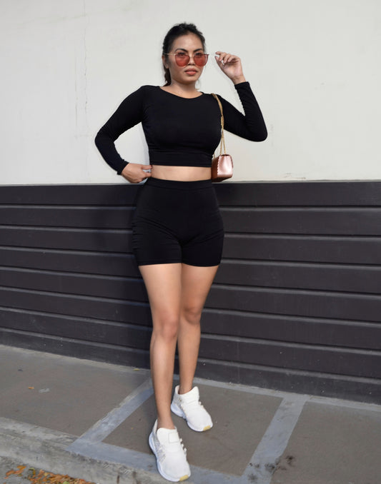 Basic Long-sleeved Crop Top in Black