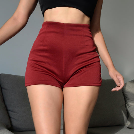 High-waisted Shorts in Maroon
