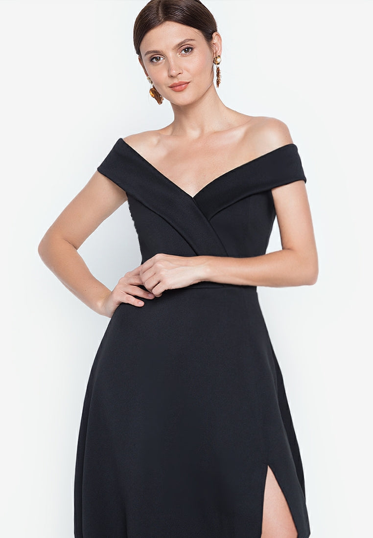 Off-the-Shoulder Maxi Dress in Black